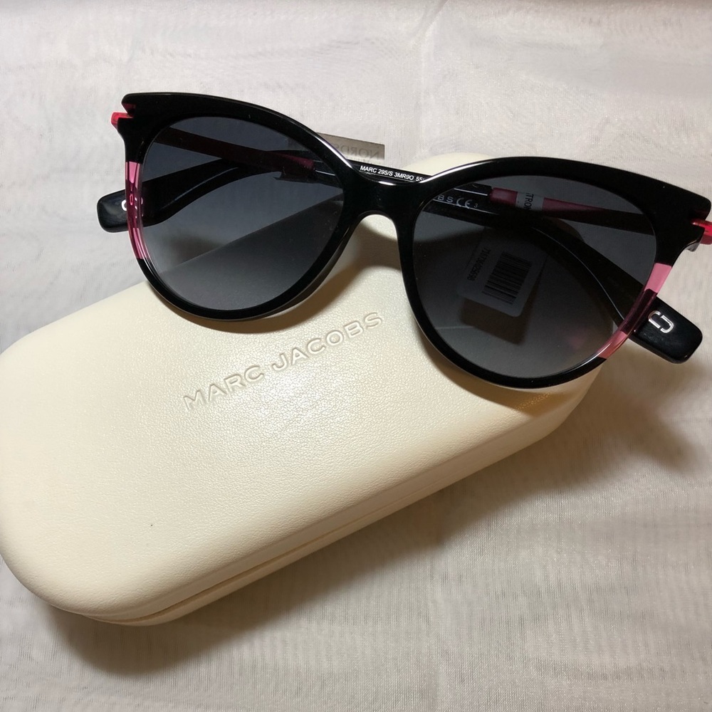 Marc Jacobs Sunglasses w/ Case (NWT)